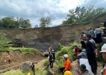 Galian C Ilegal di Argasunya Kota Cirebon Longsor, 5 Tertimbun: 3 Selamat, 2 Masih Dicari