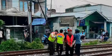 Lagi-Lagi Tragedi di Perlintasan Cimindi: Pria Paruh Baya Tertemper Kereta Api Feeder