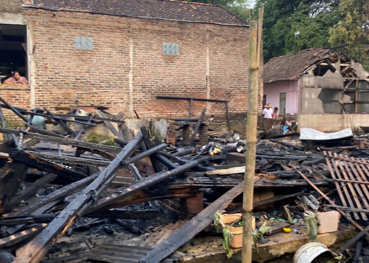 Hanya Sekejap, Empat Rumah Luluh Lantak Diamuk Api
