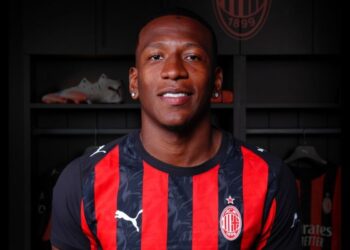 AC Milan Resmi Gaet Pervis Estupinan