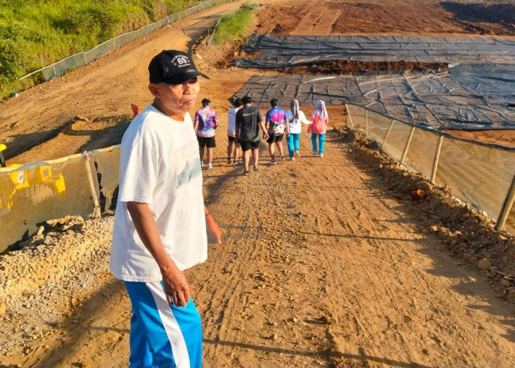 Ratusan Warga Manfaatkan Lokasi Proyek Tol Bocimi Seksi 3 Sukabumi Untuk Olahraga Pagi