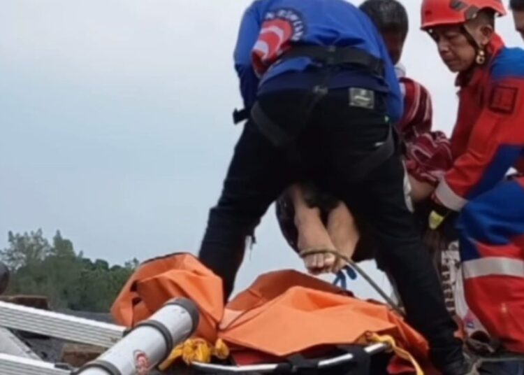 Tragis Remaja di Cimahi Tersengat Listrik Saat Bermain Layangan