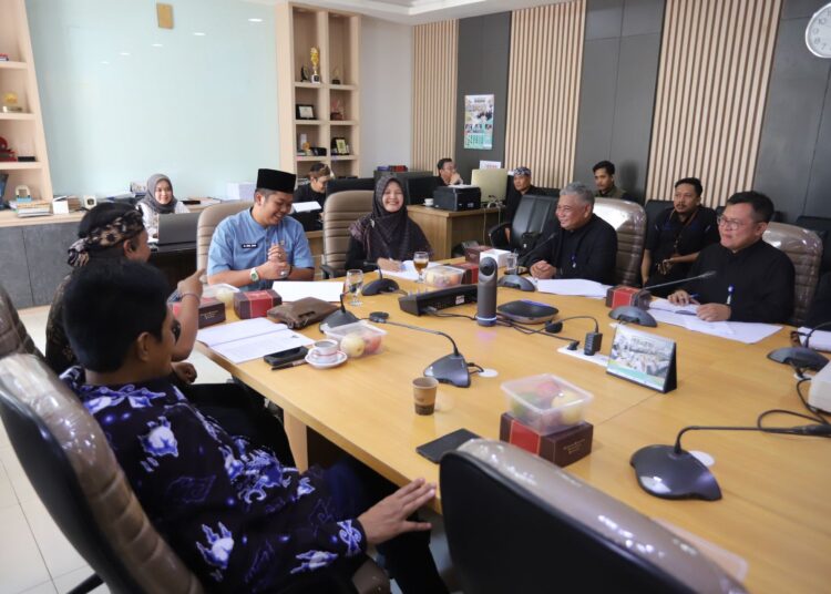 Pansus 8 DPRD Kota Bandung Bahas Raperda Fasilitasi Penyelenggaraan Pesantren