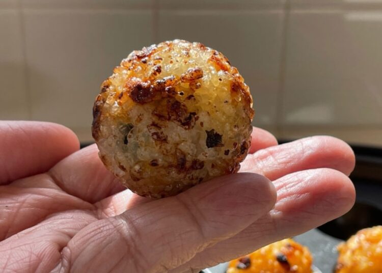Crispy Rice Ball Mozzarella, Nasi Sisa Disulap Jadi Camilan Viral