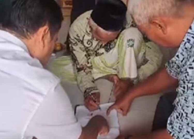 Guru Tua di Demak Dituntut Rp 25 Juta Usai Tampar Murid, Terpaksa Jual Motor