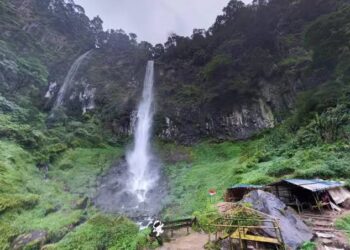Menjelajahi Keindahan Curug Cileat, Air Terjun Tertinggi di Subang