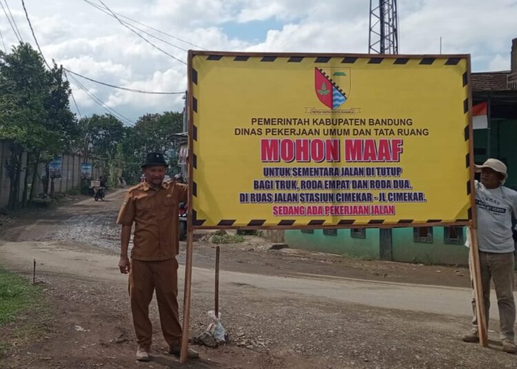 Rusak Parah, Jalan Stasiun Cimekar-Stasiun Whoosh Tegalluar Akhirnya Diperbaiki