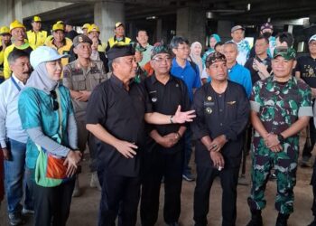 Atas Instruksi KDM, Sekda Jabar Kembali Turun ke Kolong Jembatan Tol Cisumdawu, Ini Kegiatannya