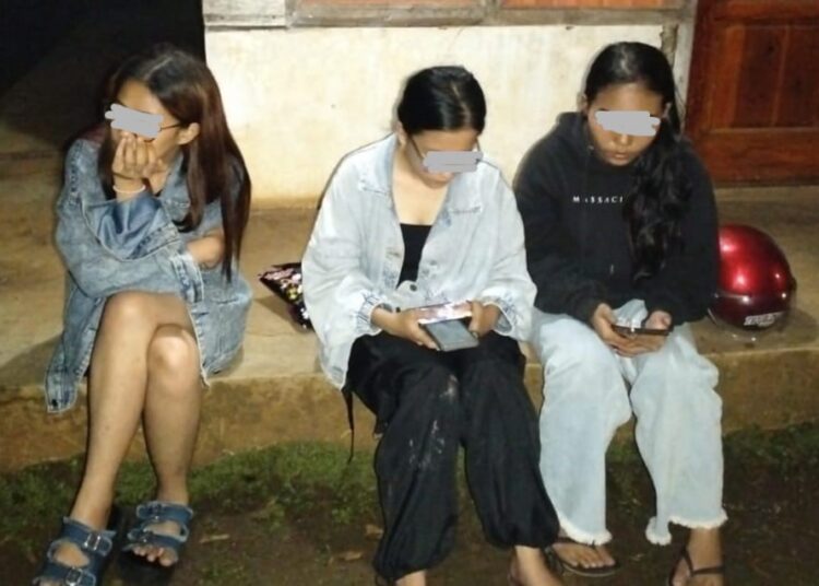 Warga Cibiru Wetan Amankan 3 Wanita dan 1 Paket Sabu, Pengedar atau Penggunakah?