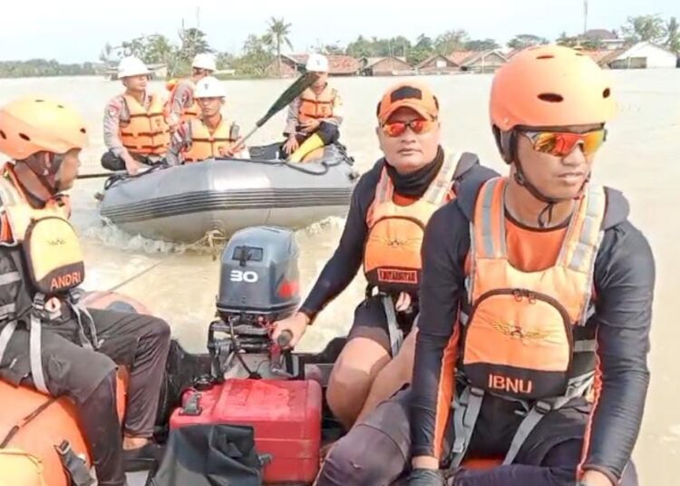 Tim SAR Temukan Korban Tenggelam Akibat Banjir di Telukjambe Karawang