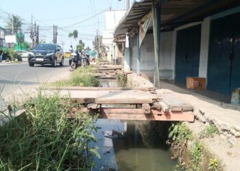 Proyek Drainase Mangkrak, Puluhan Pengusaha di Rancaekek Tutup Tokonya