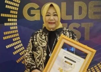 Hj. Rini Sujiyanti Interpreter Terbaik Indonesia Raih Golden Best Award 2025