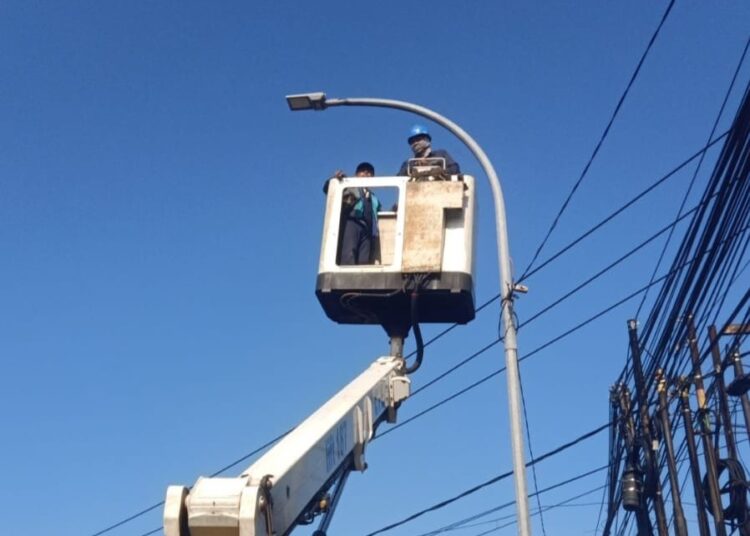 Baru 19 dari 66 Lampu PJU yang Mati di Jalur Bundaran Cibiru-Cileunyi Diperbaiki