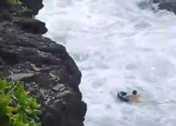 Dramatis, Saat Warga Selamatkan 1 dari 3 Mahasiswa Ikopin yang Tenggelam di Pantai Puncak Guha Garut