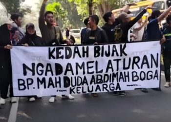 KDM Keukeuh Tak akan Cabut Larangan Study Tour, Pendemo: Bapa Mah Duda, Abi Mah Boga Keluarga