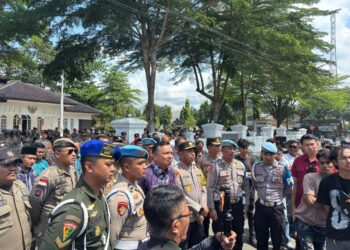 Demo Massa Nelayan Nyaris Chaos, 1 Mobil Damkar Rusak, Gerbang Pendopo Pangandaran Jebol