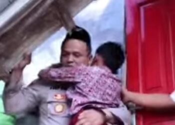 Polisi Selamatkan Murid SD yang Nekat Panjat Menara Seluler, Ini Komentar Kapolda Jabar