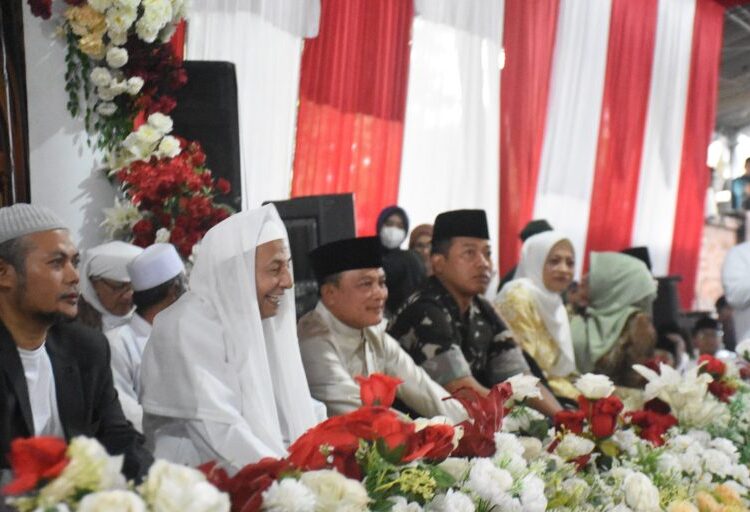Habib Lutfi Hadiri Haul Syekh Muhibat di Winduhaji Kuningan
