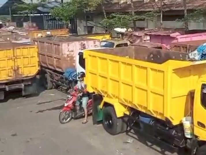 Operasional E-Tol Tak Cair, Ratusan Sopir Truk Sampah Kabupaten Bandung Mogok Jalan
