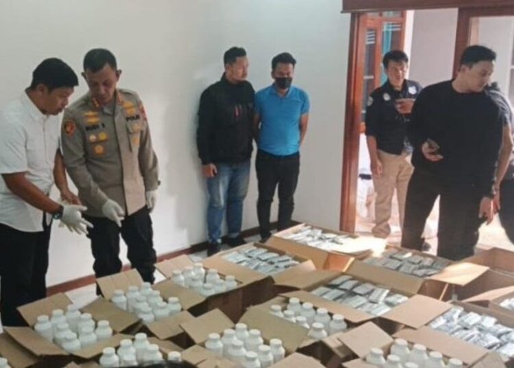 Polisi Gerebek Sebuah Rumah di Batununggal Bandung, Sita 1,4 Juta Obat Keras Terlarang