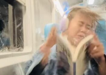 Viral! Video Perempuan Sedang Santai di Kereta Tiba-tiba Ada Lemparan Batu yang Pecahkan Kaca