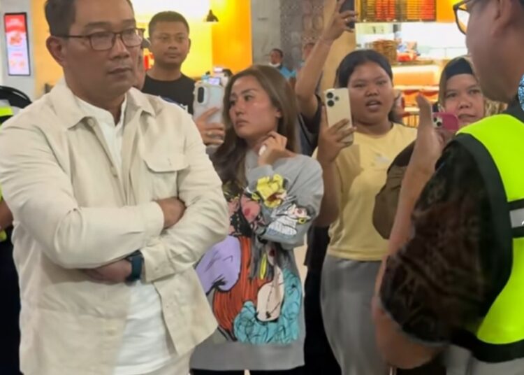Lama Nggak Nongol, Ridwan Kamil Viral Tengah Bersitegang dengan Petugas Bandara Ngurah Rai Bali