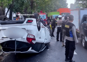 Kecelakaan di Jalan Rajawali Bandung, Mobil Yaris Terguling Hingga Oli Tumpah ke Jalanan Begini Kronologinya