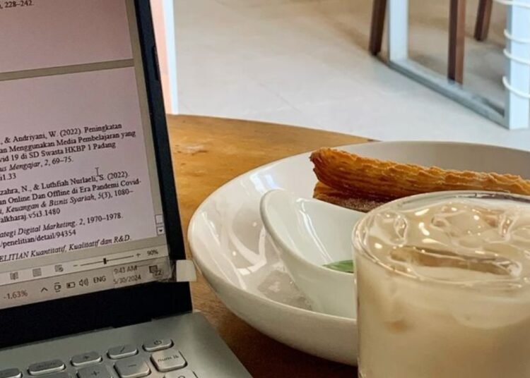 5 Alasan Kenapa Banyak Gen Z Betah Nugas di Coffee Shop