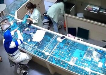 Berpenampilan Seperti Orang Kaya Bawa Tas Hermes, Wanita ini Keciduk CCTV Curi Kalung Liontin Berlian di Mal Kelapa Gading
