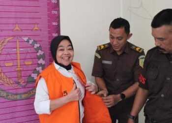 Kades Cikujang Sukabumi, Heni Mulyani Jual Gedung Posyandu Desa, Tetap Tersenyum Lebar