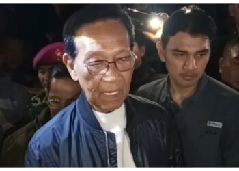 YOGYA MEMBARA! Sri Sultan Hamengku Buwono X Turun Langsung Redakan Aksi di Mapolda DIY