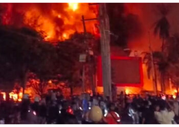 Tragedi DPRD Makassar: Massa Bakar Gedung, Tiga Orang Meninggal Dunia