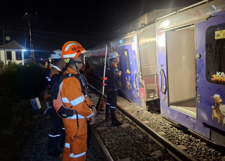 Detik-detik Evakuasi 259 Penumpang KA Argo Bromo Anggrek yang Anjlok di Subang