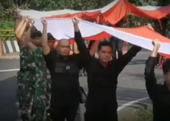 Jelang HUT ke-80 RI, Bendera Merah Putih Sepanjang 1 Kilometer Dibentangkan di Cadas Pangeran