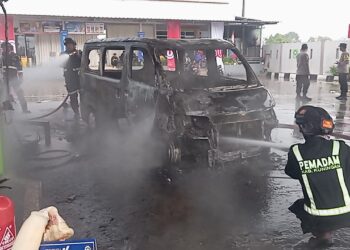 Mobil Granmax Terbakar Hebat Saat Isi BBM di SPBU Mandirancan Kuningan