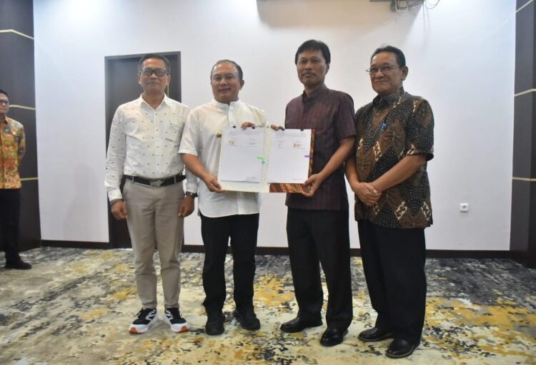 Walikota Cirebon dan Bupati Kuningan Teken PKS Pengelolaan Sumber Mata Air Paniis