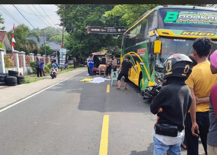 Tabrakan Maut Libatkan Motor dan Bus di Cilimus Kuningan, 1 Orang Tewas