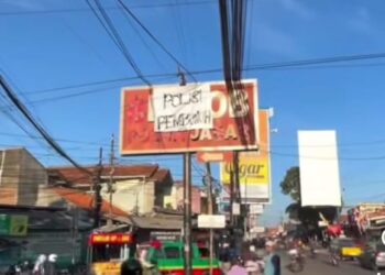 Billboard Mako Brimob Polda Jabar di Cikeruh Jatinangor Jadi Sasaran Amarah Massa