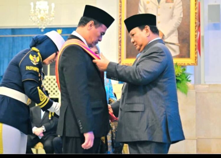 Mentan Amran Terima Anugerah Bintang Mahaputra Adipurna dari Presiden Prabowo