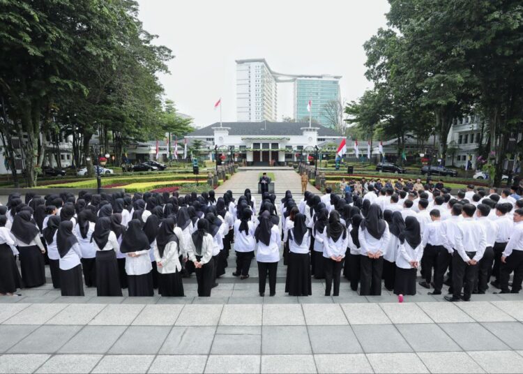 212 PNS dan PPPK Dilantik, Wali Kota Bandung Tekankan Integritas dan Pelayanan Humanis