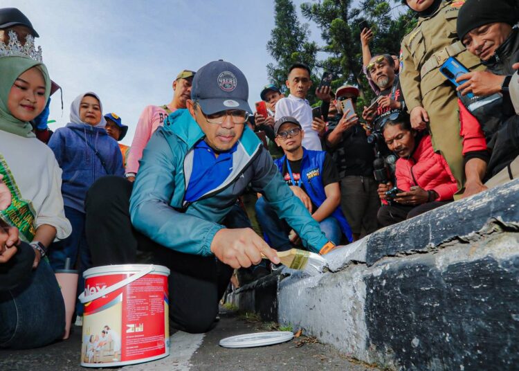 Ribuan Warga Turun Tangan, Bandung Ramai-ramai Bebersih Kota