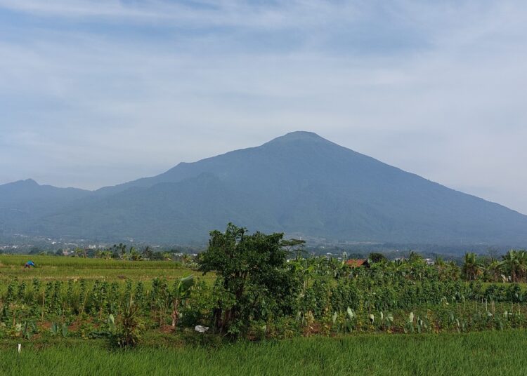 Gunung Ciremai: Antara Ancaman Eksploitasi dan Kearifan Lokal