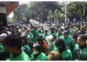 Ojol Geruduk Kemenhub dan DPR, Bawa 7 Tuntutan Utama