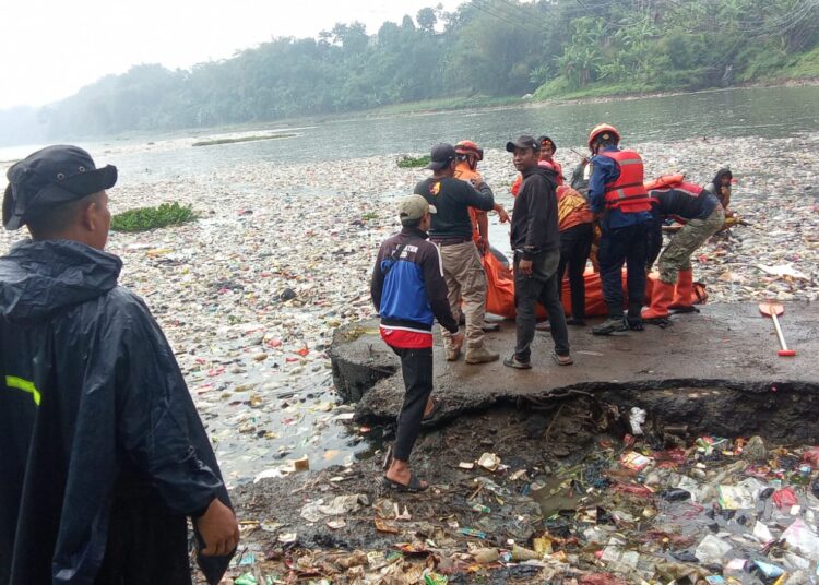 Jasad Cahya, Pemburu Biawak yang Tenggelam di Citarum Margasih Ditemukan, Ari Temannya Masih Dicari