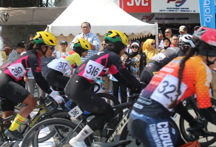 Tour de Linggarjati: Farel Jawara Kelas Men Elite, 12 Pebalap Kecelakaan di Jalur Ekstrem