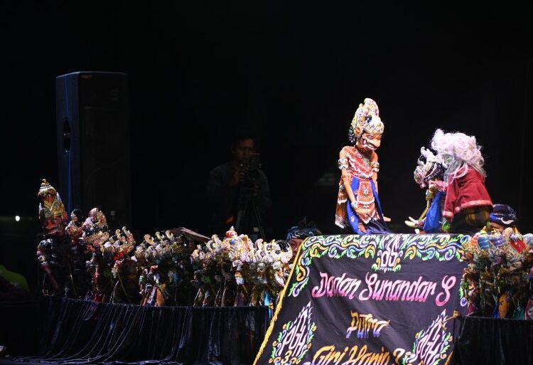 Wayang Golek Meriahkan Hari Jadi ke 527 Kuningan di Desa Kertawana