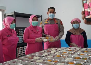 Kapolres Tasikmalaya Bersama Ketua Bhayangkari Meninjau Uji Coba Dapur Khusus Program MBG