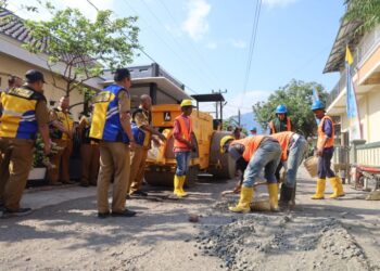 Warga Pedesaan Semringah, 10 Tahun Jalan Rusak di Sumurwiru Kuningan Akhirnya Diperbaiki