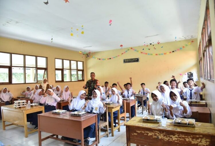 Launching MBG di SMPN 2 Lebakwangi Kuningan Diikuti 402 Siswa Penerima Manfaat