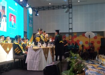 Ratusan Mahasiswa Terbaik Universitas Mayasari Bakti Diwisuda
